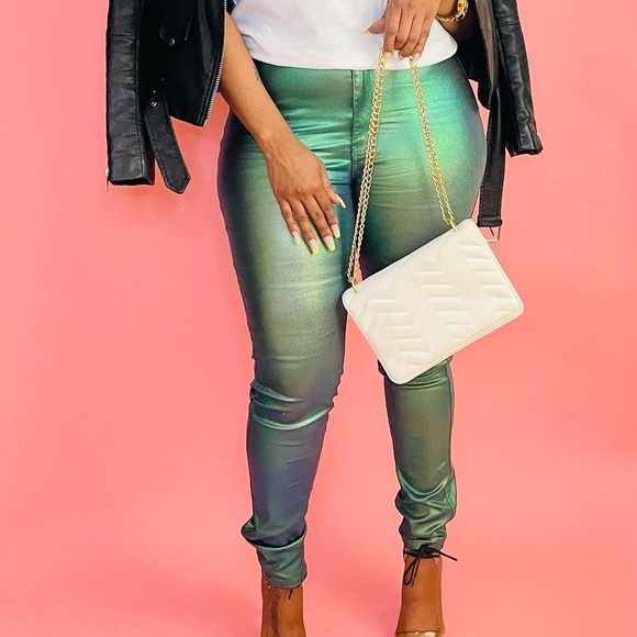 J. ELISE BOUTIQUE NEW TRENDY GREEN METALLIC JEANS - Picture 6 of 9